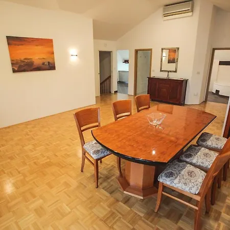 Апартаменты Spacious Apartment, Terrace, Gg *